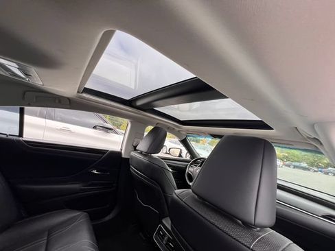 Used 2019 Lexus ES 350 w/ Accessory Package 2 FWD image 32