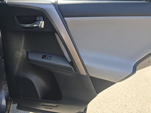 Used 2018 Toyota RAV4 XLE FWD image 20