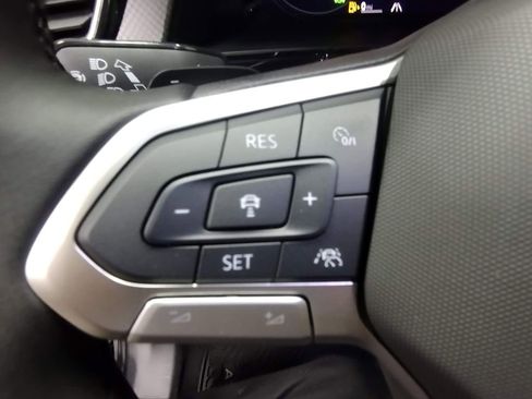 New 2025 Volkswagen Atlas Peak Edition SE image 31