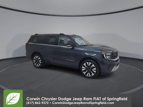 Used 2025 Ford Expedition Platinum w/ Driver's Package image 2