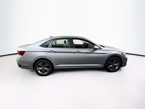 Used 2023 Volkswagen Jetta SE FWD image 4