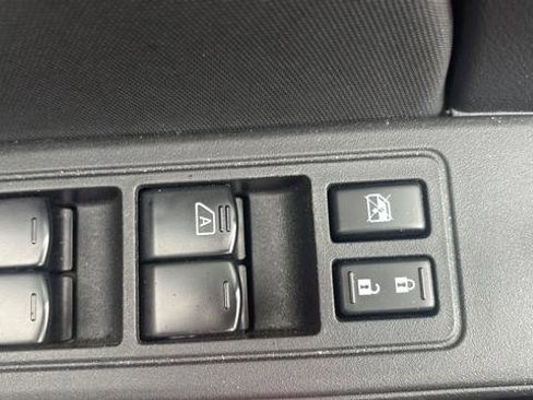 Used 2024 Nissan Frontier SV w/ Technology Package AWD/4WD image 12