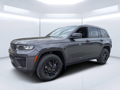 New 2026 Jeep Grand Cherokee Laredo image 7