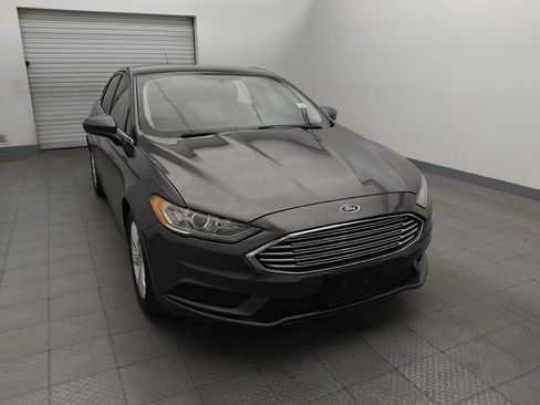 Used 2018 Ford Fusion SE w/ Fusion SE Technology Package FWD image 14