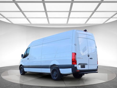 Used 2024 Mercedes-Benz eSprinter 170 Cargo image 6