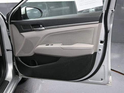Used 2018 Hyundai Elantra SEL image 32