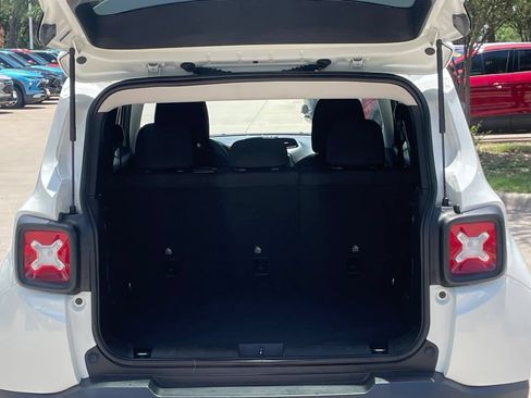 Used 2023 Jeep Renegade Latitude AWD/4WD image 25