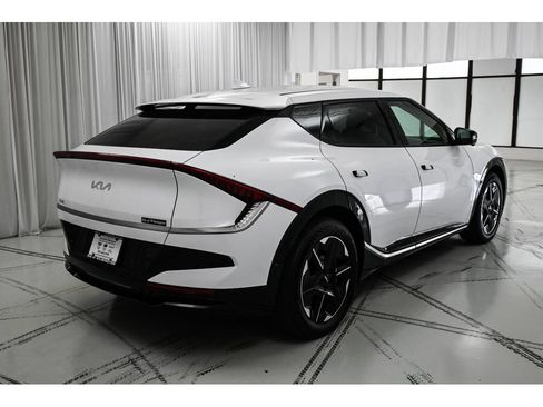 New 2026 Kia EV6 Wind RWD image 7
