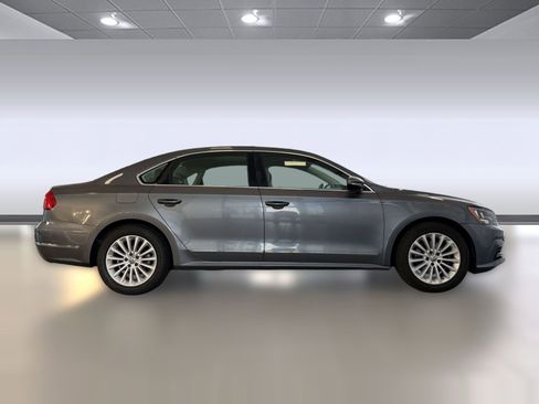 Used 2016 Volkswagen Passat 1.8T SE FWD image 8
