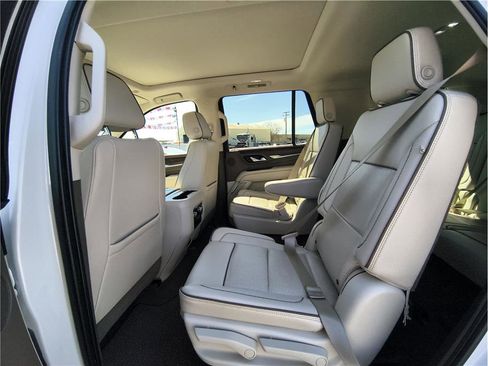 Used 2021 GMC Yukon Denali w/ LPO, Illumination Package image 9