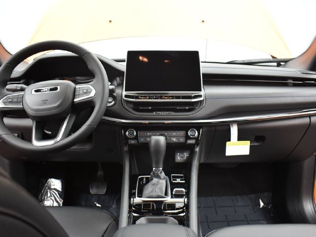 New 2026 Jeep Compass Latitude AWD/4WD image 9