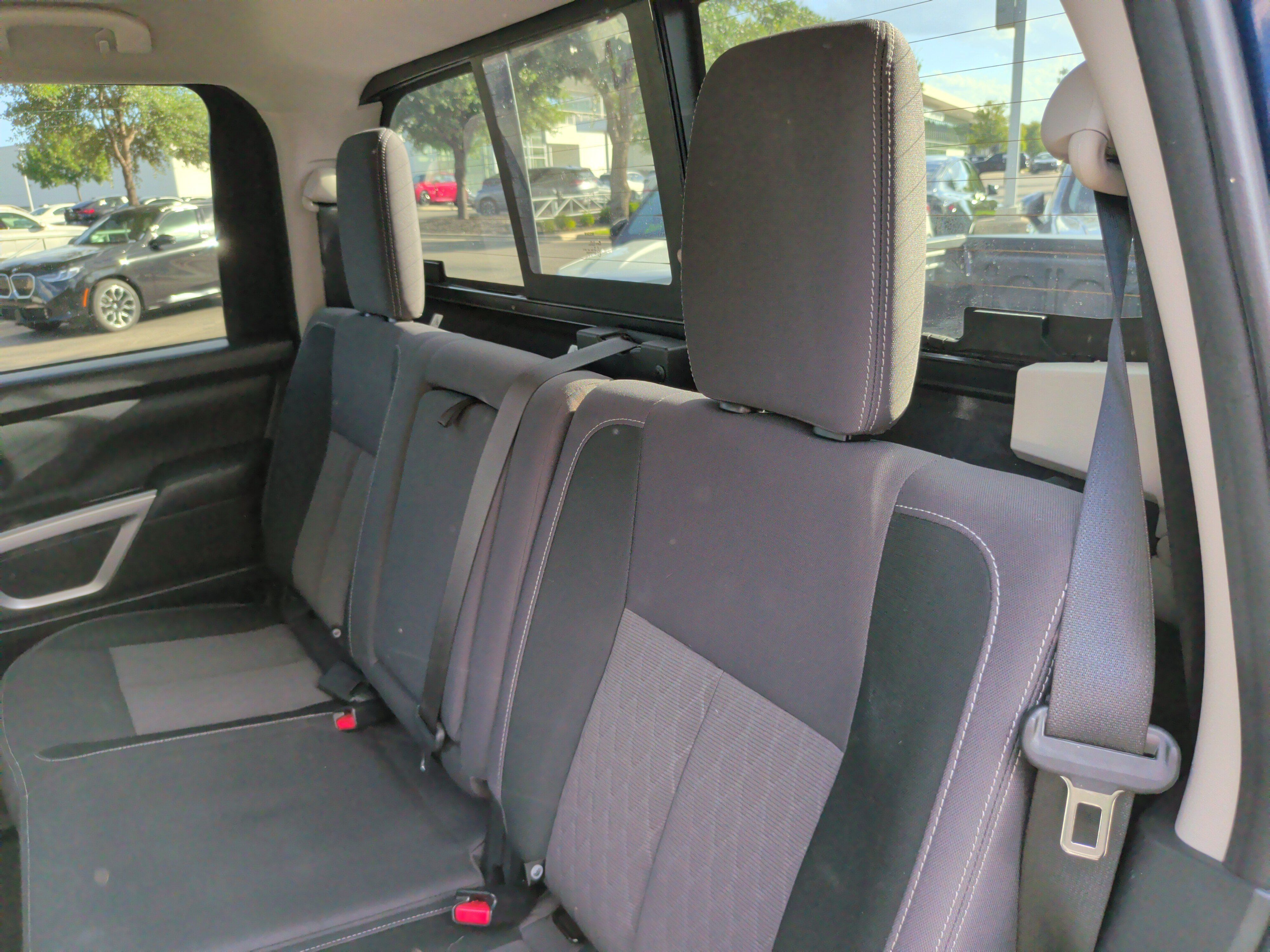 Used 2022 Nissan Titan SV w/ SV Convenience Package RWD image 35