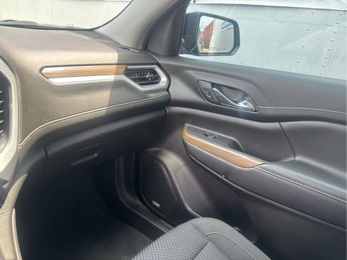 Used 2023 GMC Acadia SLE w/ Driver Convenience Package FWD image 32