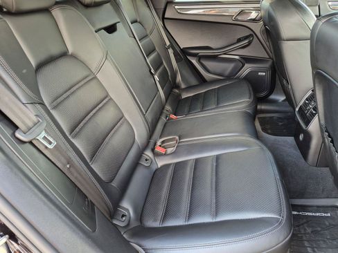Used 2017 Porsche Macan Turbo AWD/4WD image 39