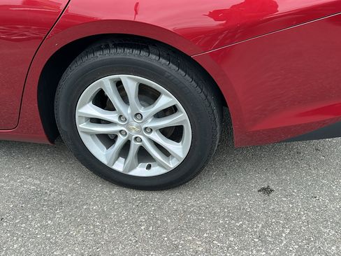 Used 2018 Chevrolet Malibu LT image 9