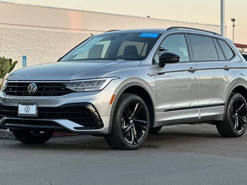 Certified 2023 Volkswagen Tiguan SE R-Line image 8