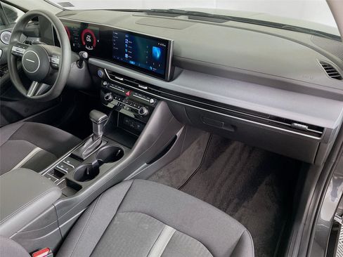 Certified 2025 Hyundai Sonata SE FWD image 30