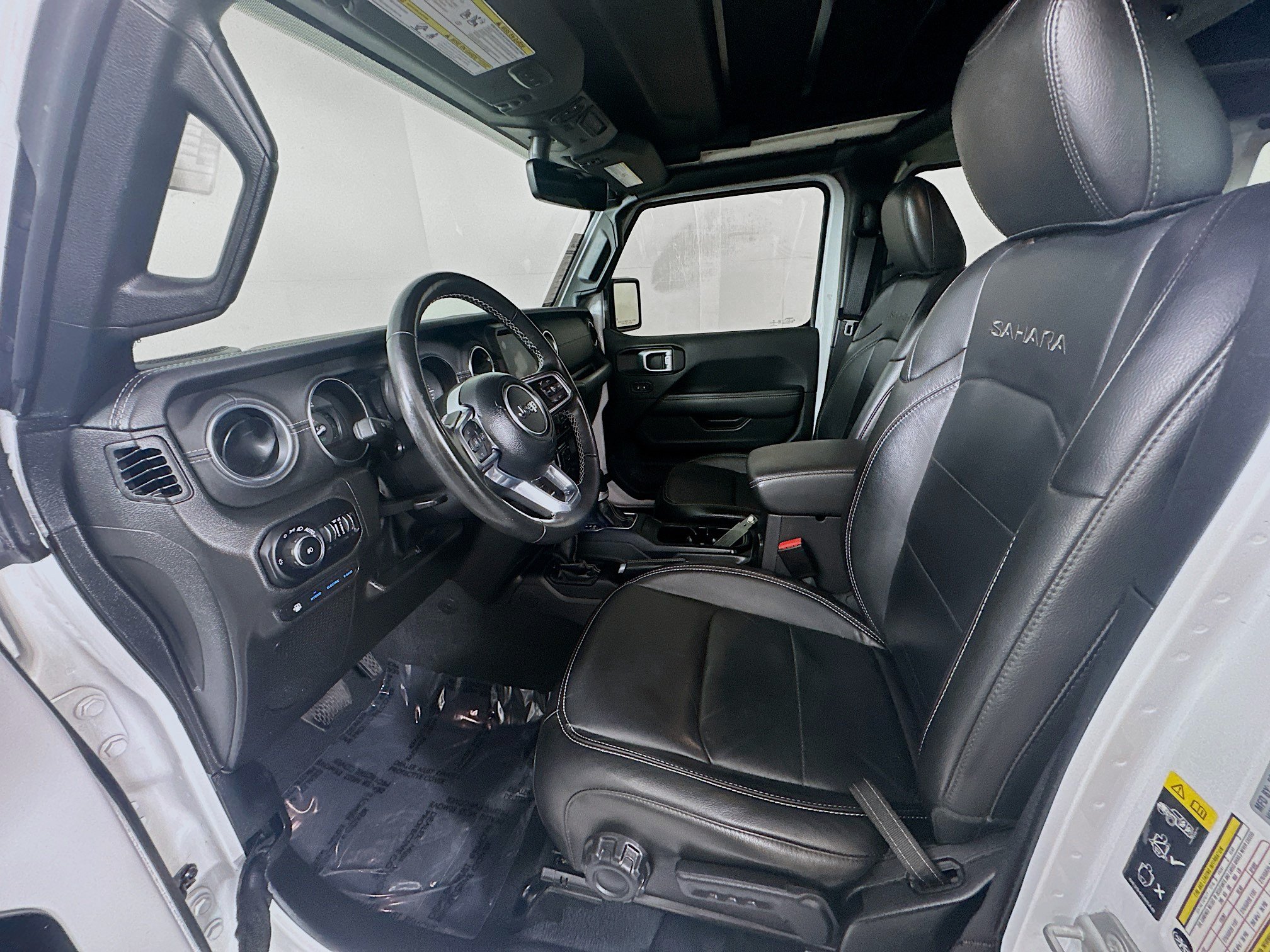 Used 2022 Jeep Wrangler Unlimited Sahara w/ Cold Weather Group AWD/4WD image 18