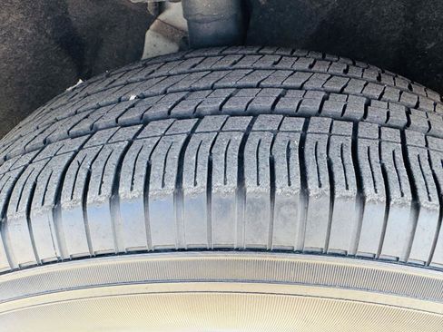 Used 2023 Chrysler Pacifica Touring-L FWD image 44