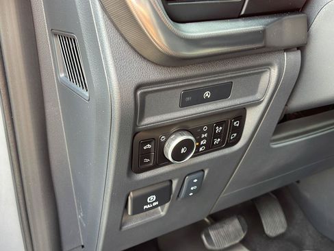 Used 2025 Ford F150 Raptor AWD/4WD image 19