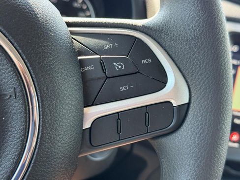 Used 2023 Jeep Renegade Latitude AWD/4WD image 19
