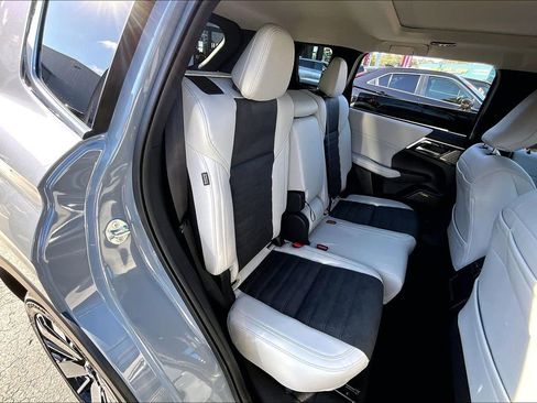 New 2026 Mitsubishi Outlander SE image 10