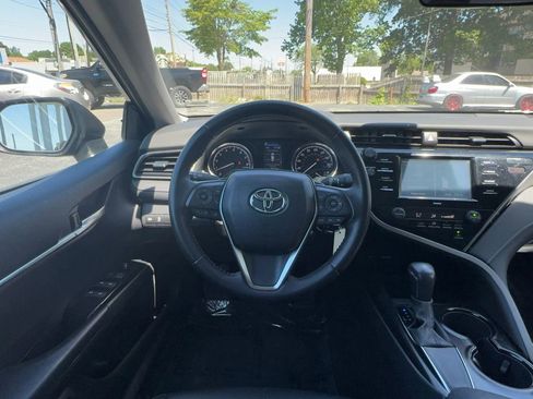 Used 2020 Toyota Camry SE FWD image 10