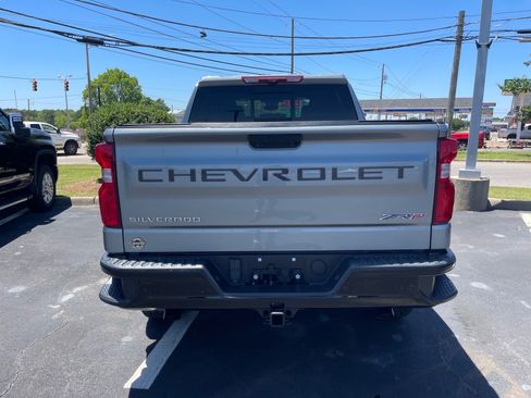 Used 2024 Chevrolet Silverado 1500 ZR2 w/ Technology Package AWD/4WD image 13
