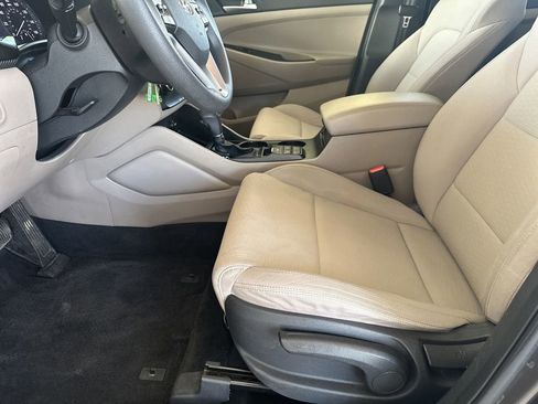 Used 2019 Hyundai Tucson SE image 14