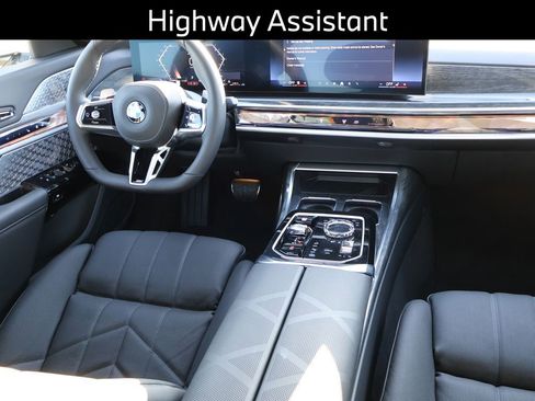 Certified 2025 BMW 760i xDrive image 18