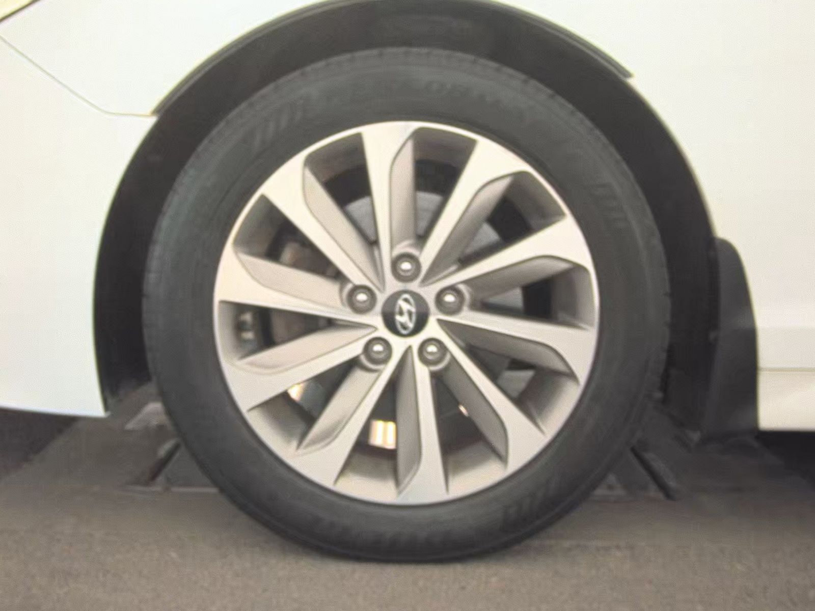 Used 2016 Hyundai Sonata Sport w/ Option Group 02 FWD image 7