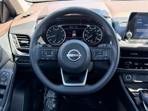 Used 2023 Nissan Rogue SV image 27