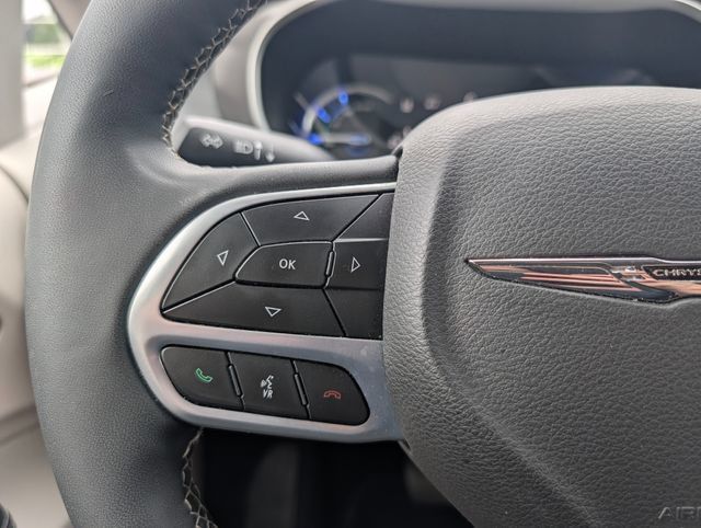 Used 2024 Chrysler Pacifica Limited FWD image 20