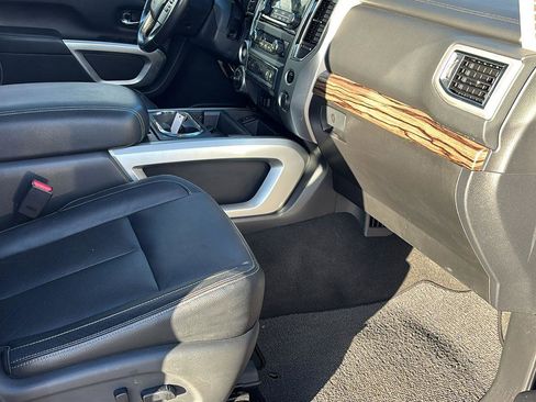 Used 2020 Nissan Titan SL w/ Moonroof Package image 19