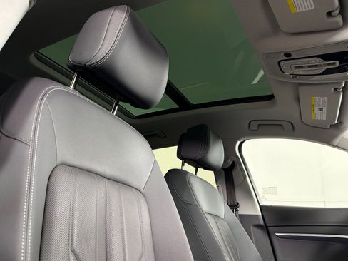 Used 2022 Audi e-tron Premium Plus w/ Premium Plus Package image 16