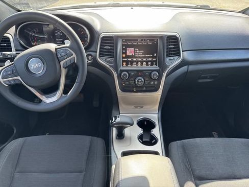 Used 2014 Jeep Grand Cherokee Laredo w/ 18" Wheel & 8.4" Radio Group AWD/4WD image 15
