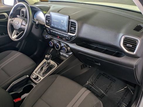 Used 2025 Hyundai Venue SEL FWD image 28