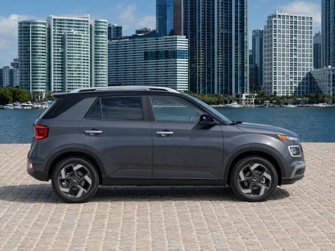 Used 2024 Hyundai Venue Limited FWD image 2