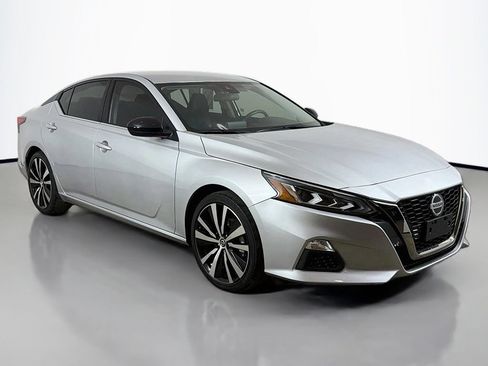 Used 2022 Nissan Altima 2.5 SR FWD image 2