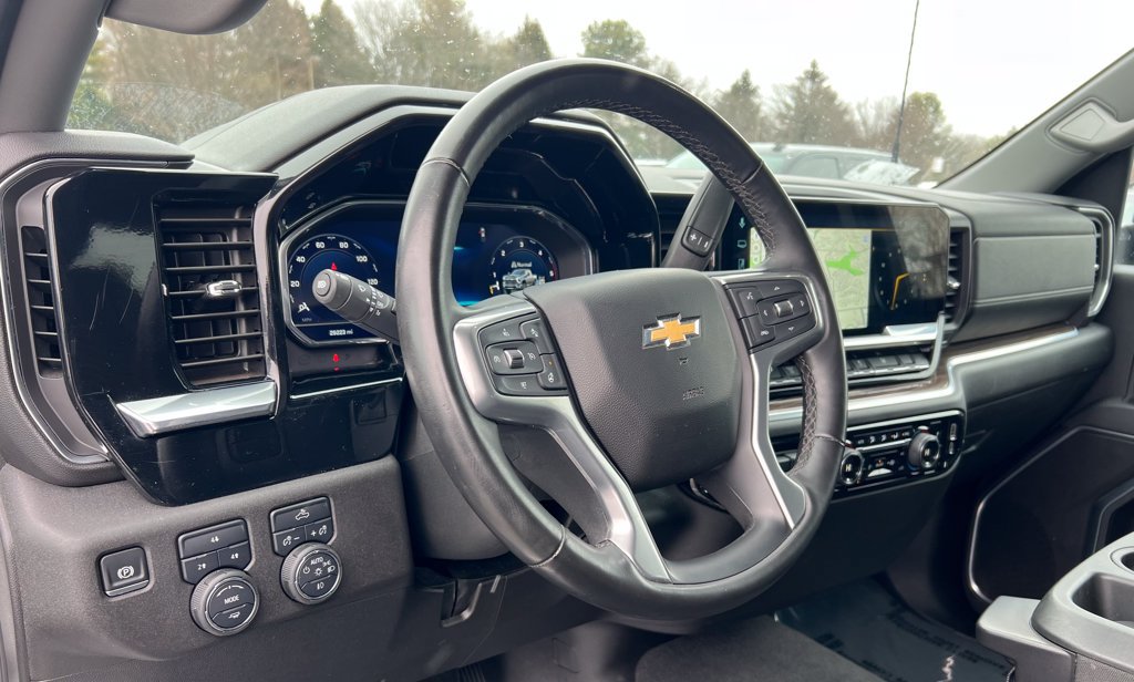 Used 2025 Chevrolet Silverado 2500 LT w/ Convenience Package AWD/4WD image 16