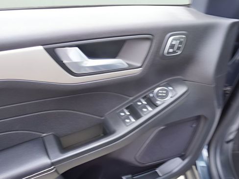 Used 2022 Ford Escape SEL w/ Technology Package image 16