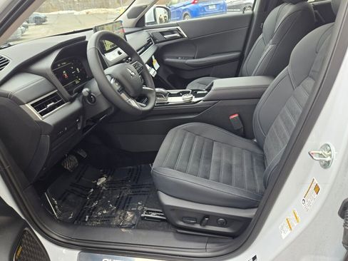 New 2026 Mitsubishi Outlander SE image 15
