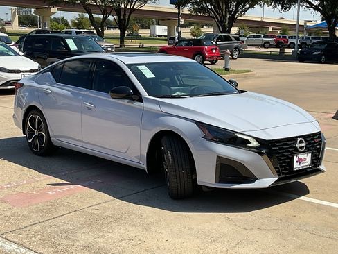 New 2025 Nissan Altima 2.5 SR image 4