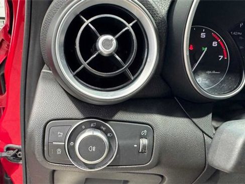 Used 2019 Alfa Romeo Giulia w/ Quick Order Package 22K Sport image 30