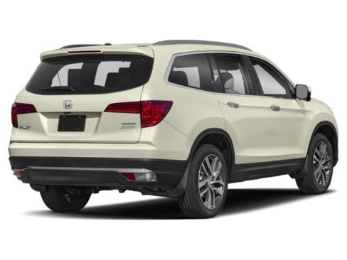 Used 2018 Honda Pilot Touring image 2