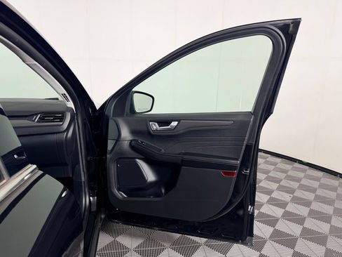 Used 2025 Ford Escape SE FWD image 43