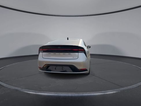 Used 2025 Toyota Prius XLE image 7