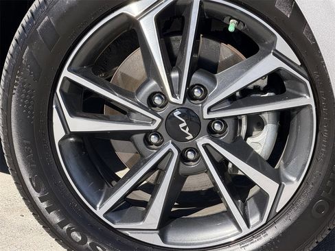 Used 2024 Kia Forte LXS w/ LXS Technology Package image 9