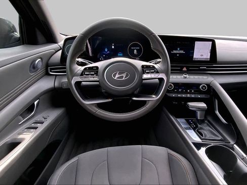 Used 2024 Hyundai Elantra SEL w/ Convenience Package FWD image 6