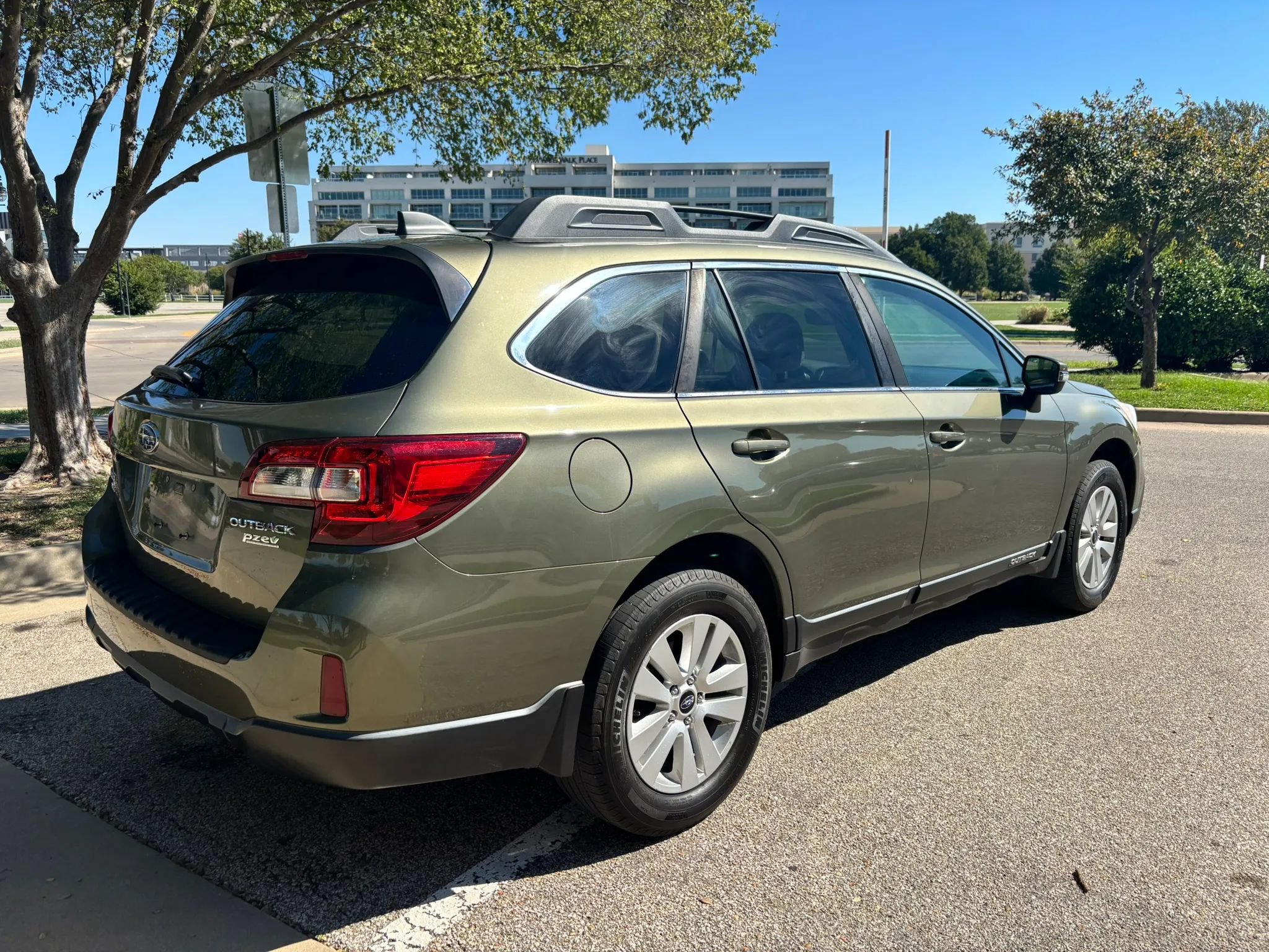 Used 2017 Subaru Outback 2.5i Premium AWD/4WD image 7